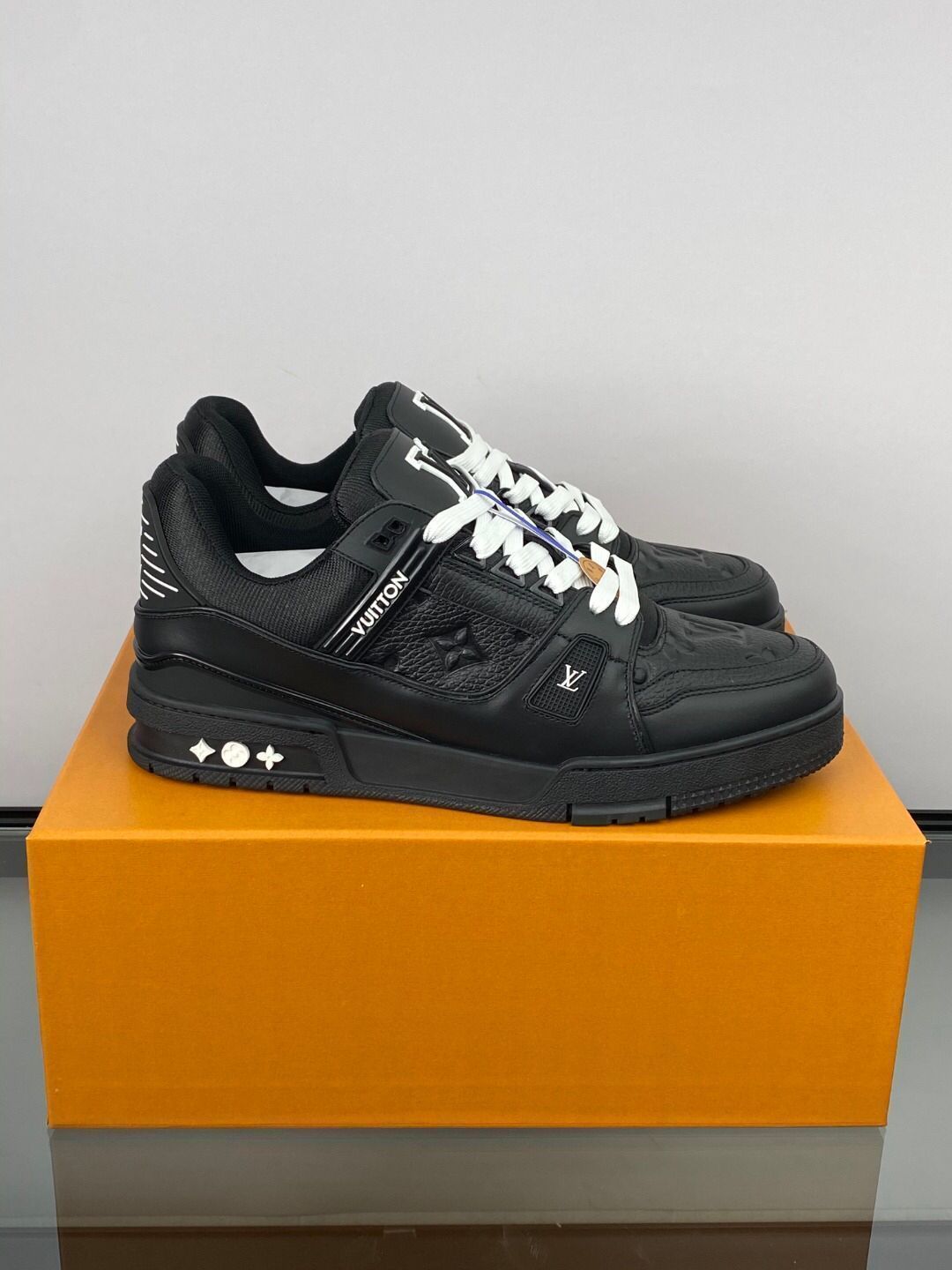 Louis Vuitton trainer 黒のメンズカジュアルスニーカー