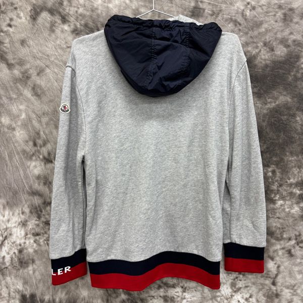 正規品 MONCLE MAGLIAモンクレール:トリコロールジップアップパーカー 楽天市場】MONCLER モンクレール Logo Patch Zip up Cardigan