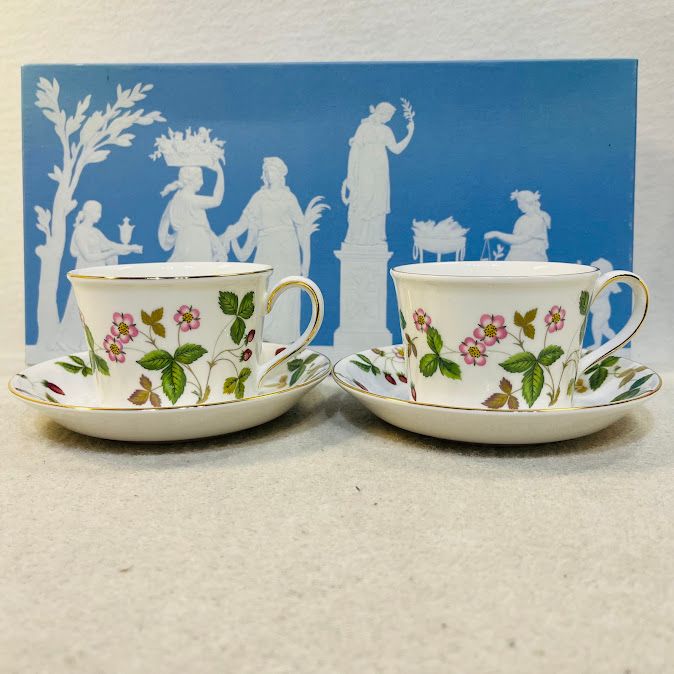 ウェッジウッド  ワイルドストロベリー ペアティーカップ＆ソーサー デルフィ【中古】 ウェッジウッド (WEDGWOOD) ワイルドストロベリー デルフィー カップ