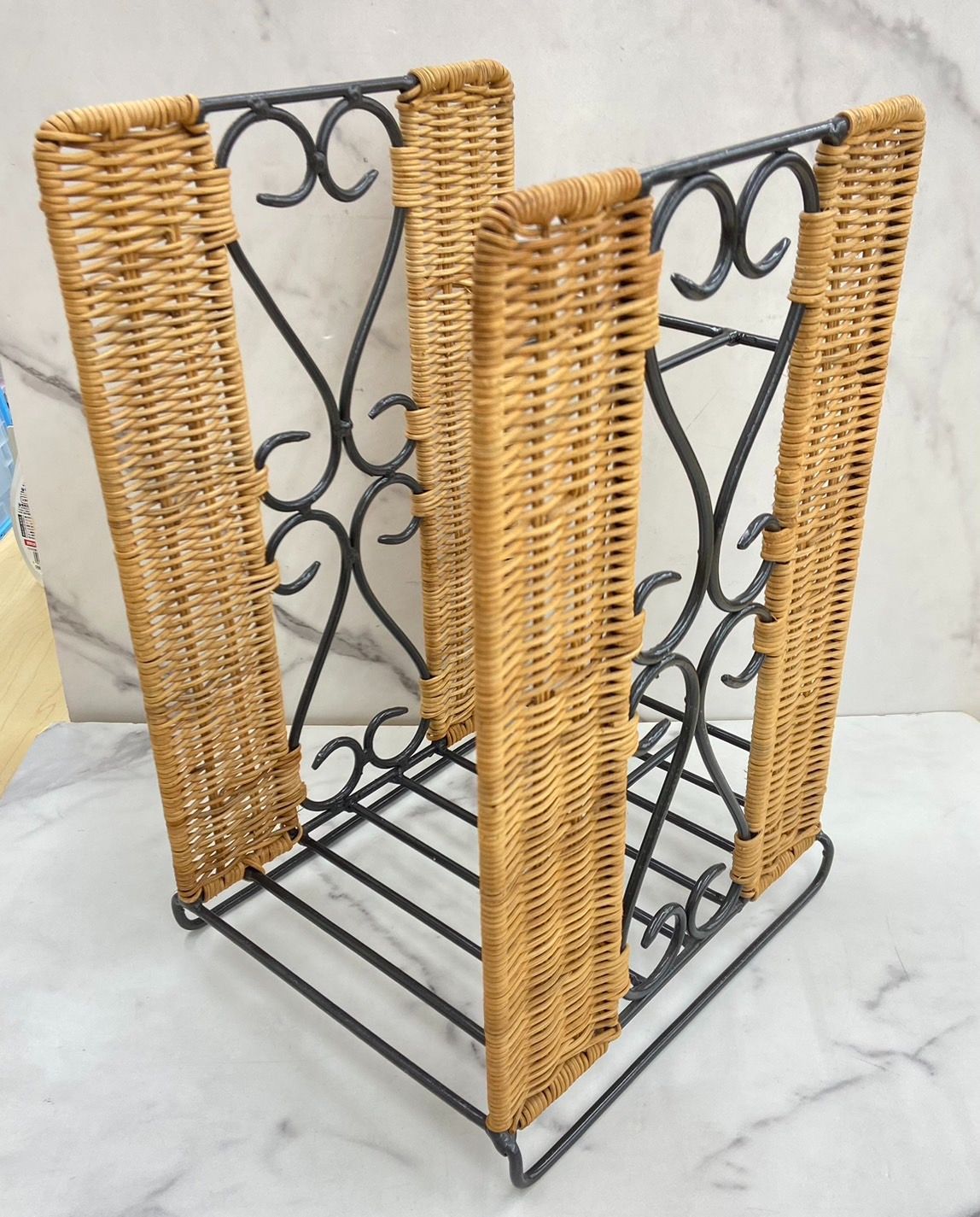 A-2 北欧レトロ 苺タイル アイアン ラタン マガジンラック 本立て ラック