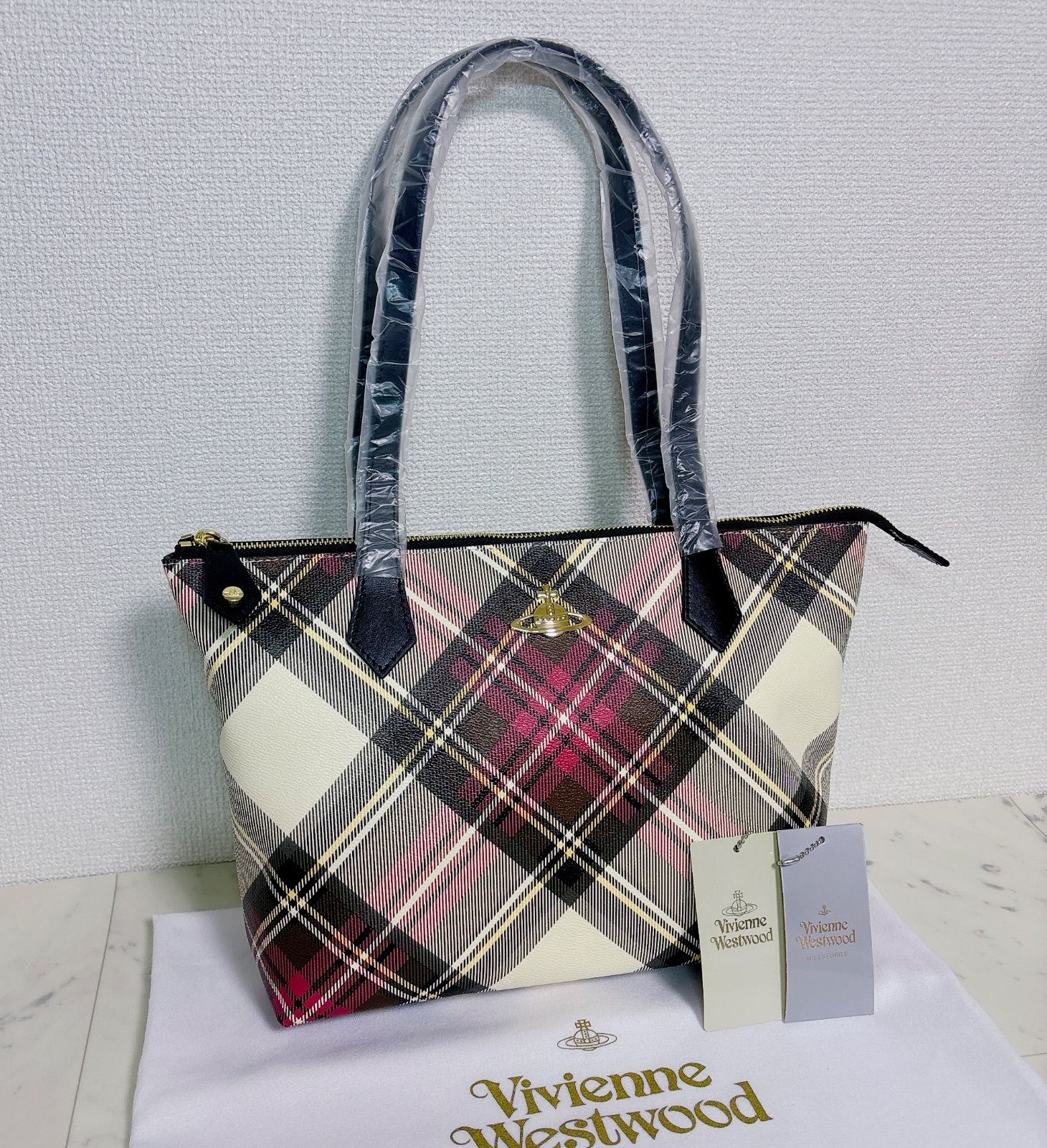 1点再入荷【新作♡可愛いチェック柄 ♡】Vivienne Westwood トート