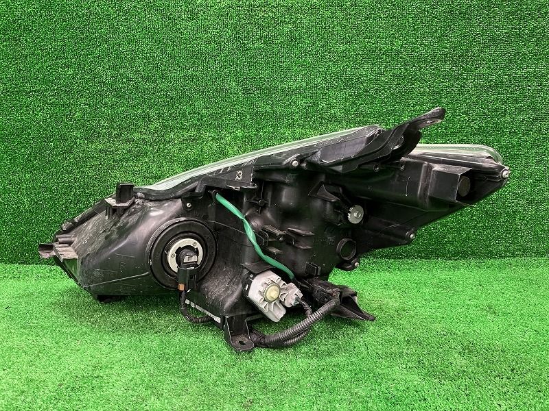 プリウスα ZVW41W 右ヘッドランプ・ヘッドライト G 5人 コイト 47-42  