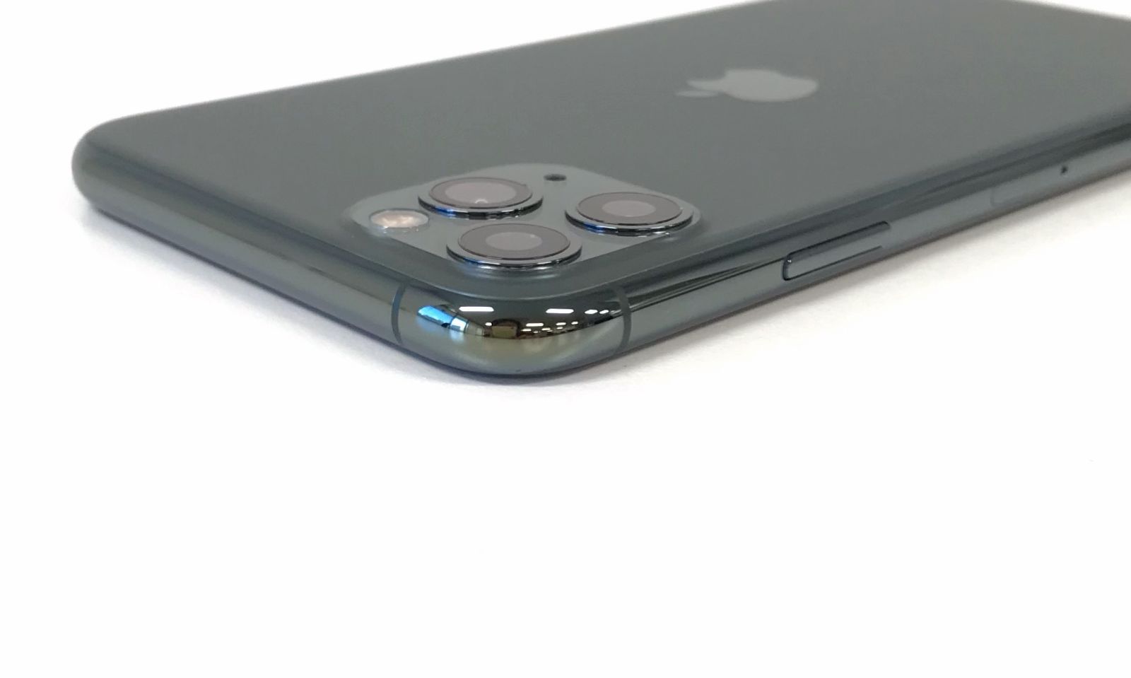θ【SIMロック解除済み】iPhone 11 Pro Max 64GB