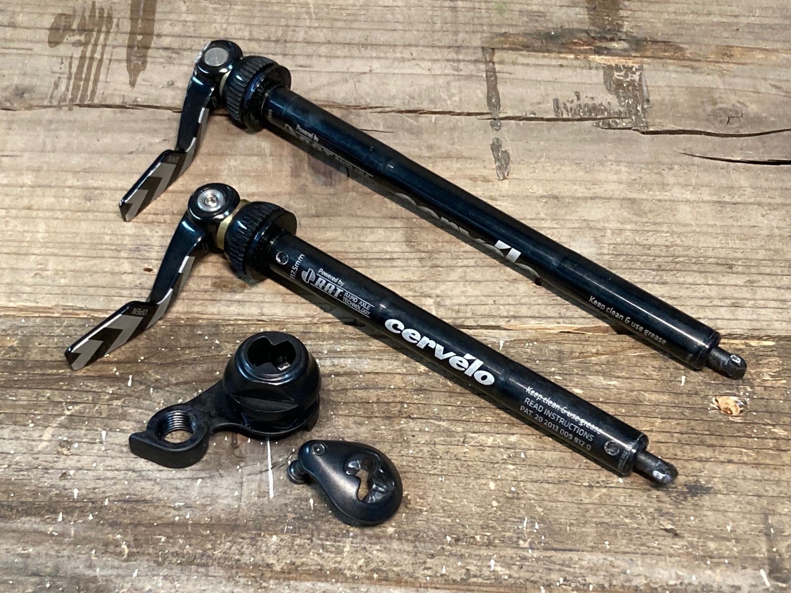 IN496 サーヴェロ cervelo R.A.T. スルーアクスル S5 S3用 エンドパーツ付属 cervelo スルーアクスル(RATタイプ)（IN496 サーヴェロ cervelo