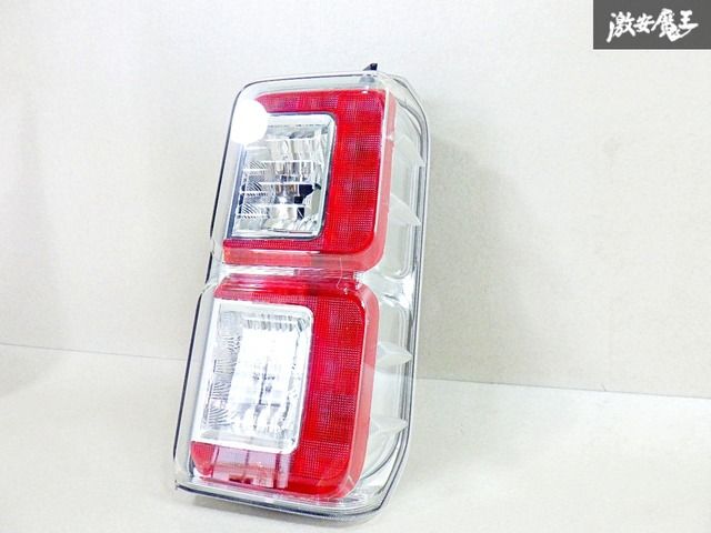 ダイハツ ウェイク LA700S 純正 テール ランプ 右 DAIHATSU ダイハツ