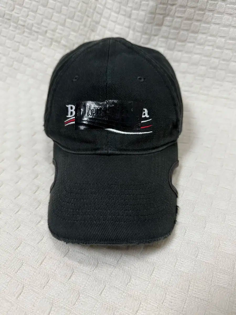 バレンシアガ ファー ボールキャップ 59L