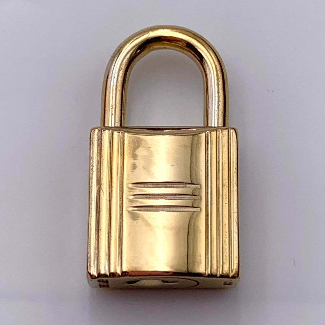 HERMES エルメス カデナ　24Kメッキ　No.102　102番　鍵付き HERMES エルメス カデナ 24Kメッキ No.102 102番 鍵付き - メルカリ