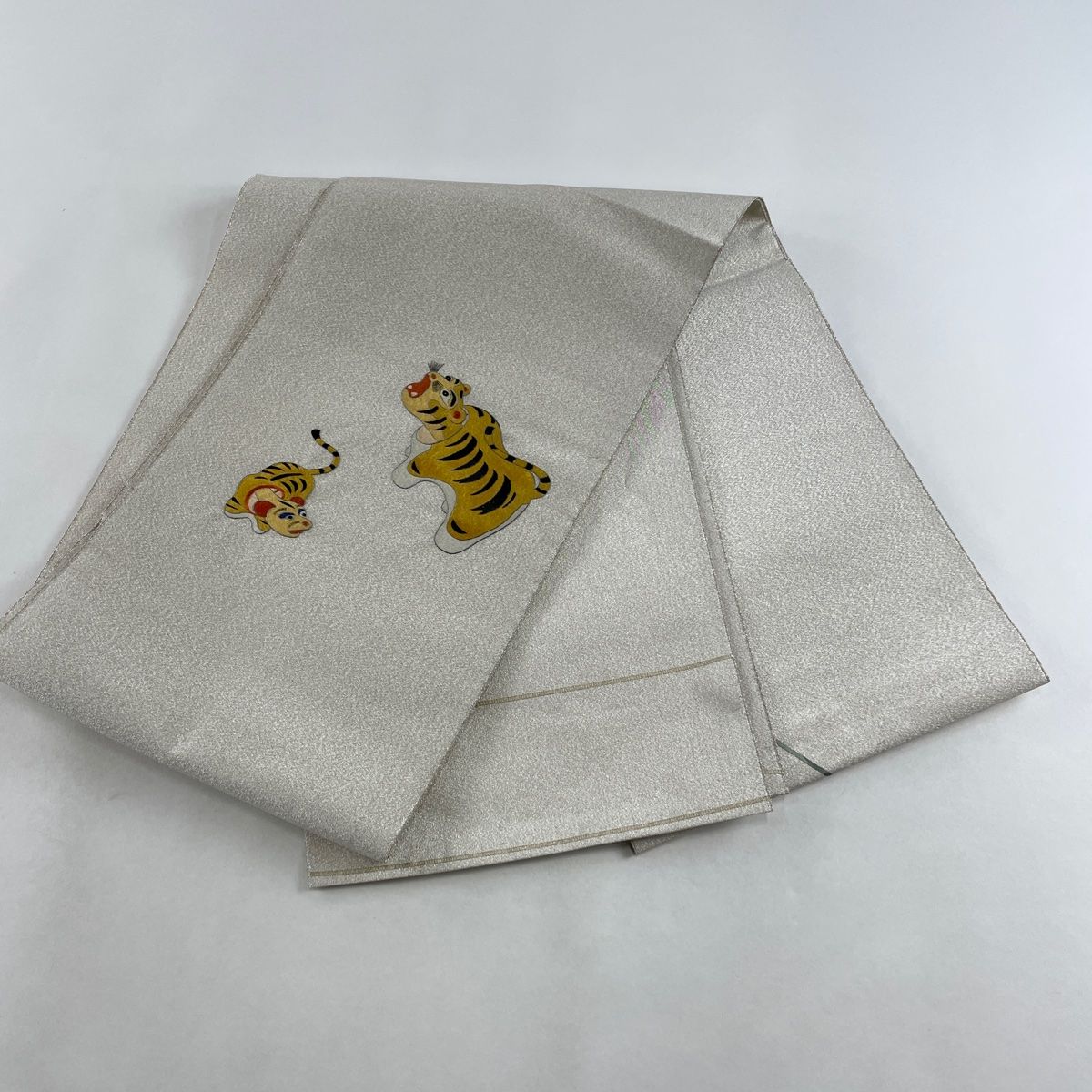 袋帯 秀品 関西仕立て 玩具 刺繍 銀糸 銀色 お太鼓柄 正絹