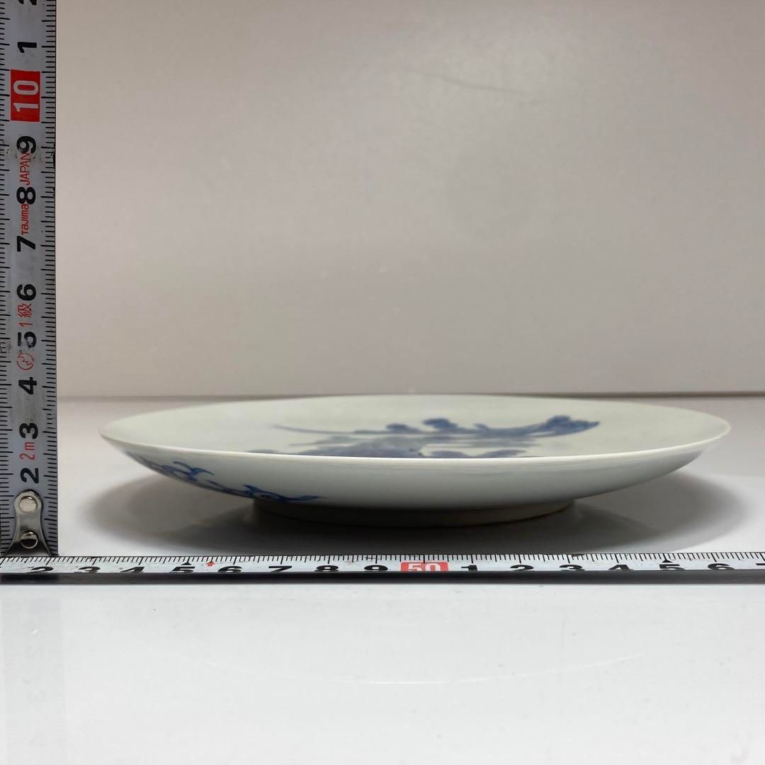 古伊万里　染付上手鯉の図中皿　木箱付　直径18.7㎝　東Y5-1030④タサオ 古伊万里 染付上手鯉の図中皿 木箱付 直径18.7㎝ 東Y5-1030④