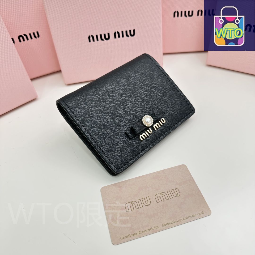 miumiu 最新モデル 5236 マルチカードケース 展開 感あふれるコンパクトデザイン