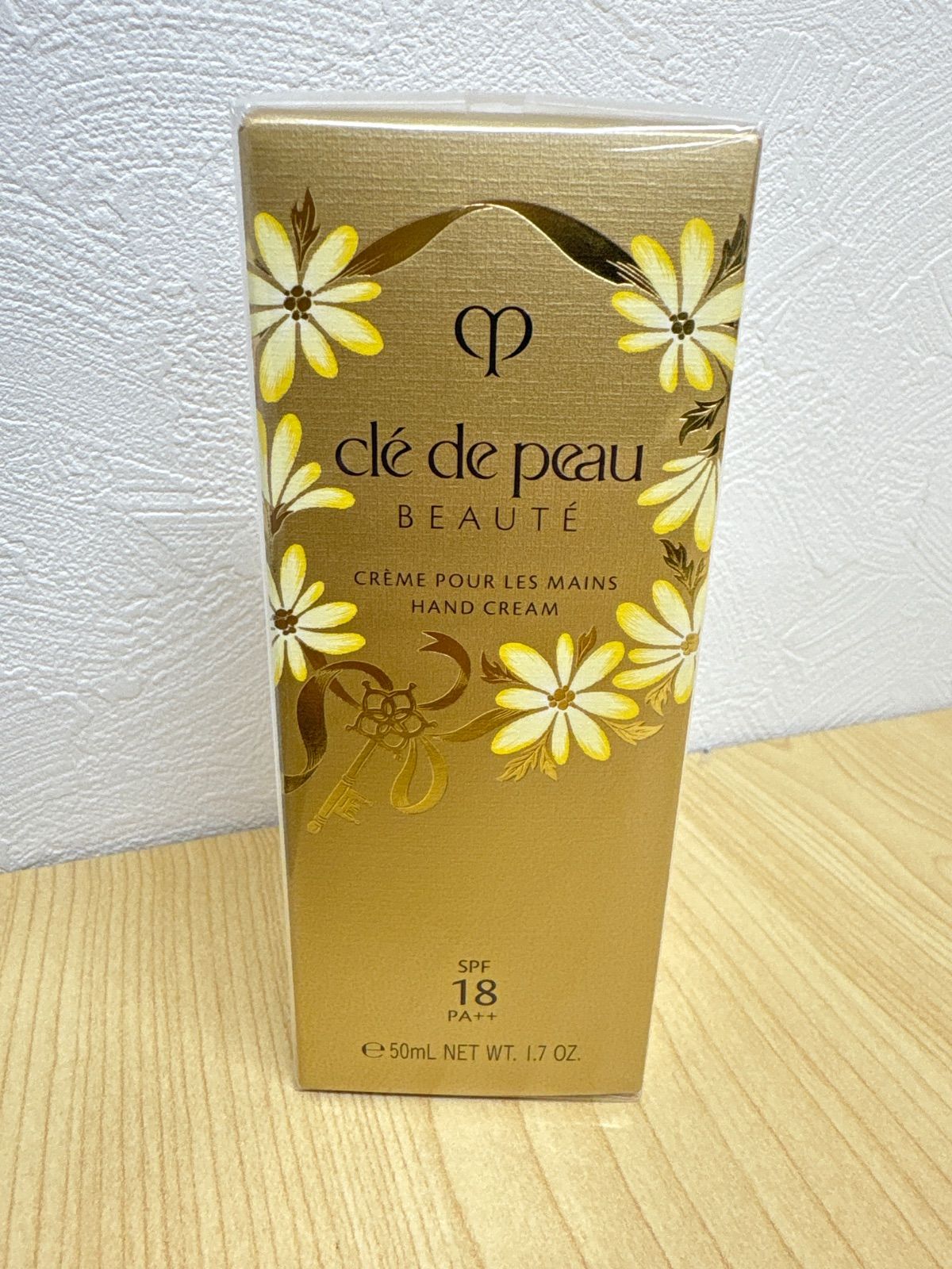 clé de peau BEAUTÉ クレームプールレマン・ハンドクリーム - メルカリ