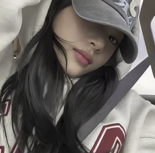 NewJeans ミンジ 着用！】NewJeans ダンス衣装 部屋着 ベスト ニット