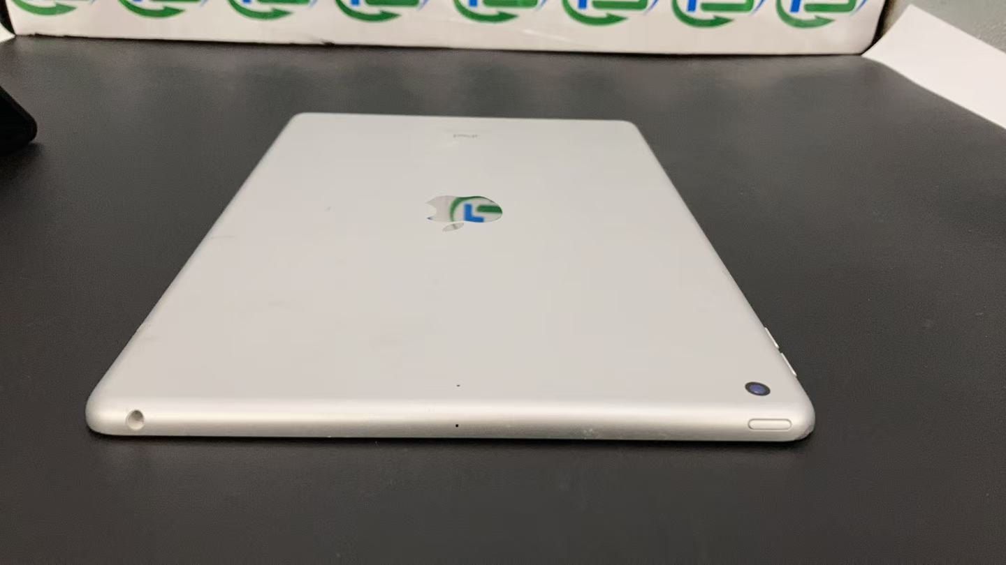 iPad 第7世代 32GB Wi-Fi A2197 バッテリー95％ 電池95% iPad 7 第