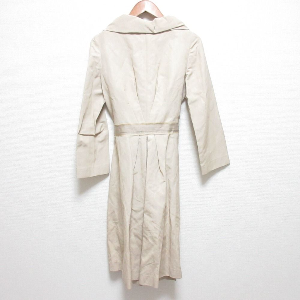 【FOXEY BOUTIQUE】シルクパフスリーブコート ベージュ希少38 FOXEY - 美品 FOXEY フォクシー ビッグカラー シルク ラップ