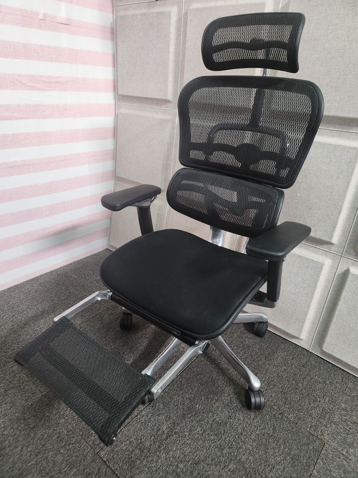 $ エルゴヒューマン エルゴヒューマンプロ オットマン内蔵型 ブラック メッシュ チェア オフィス み