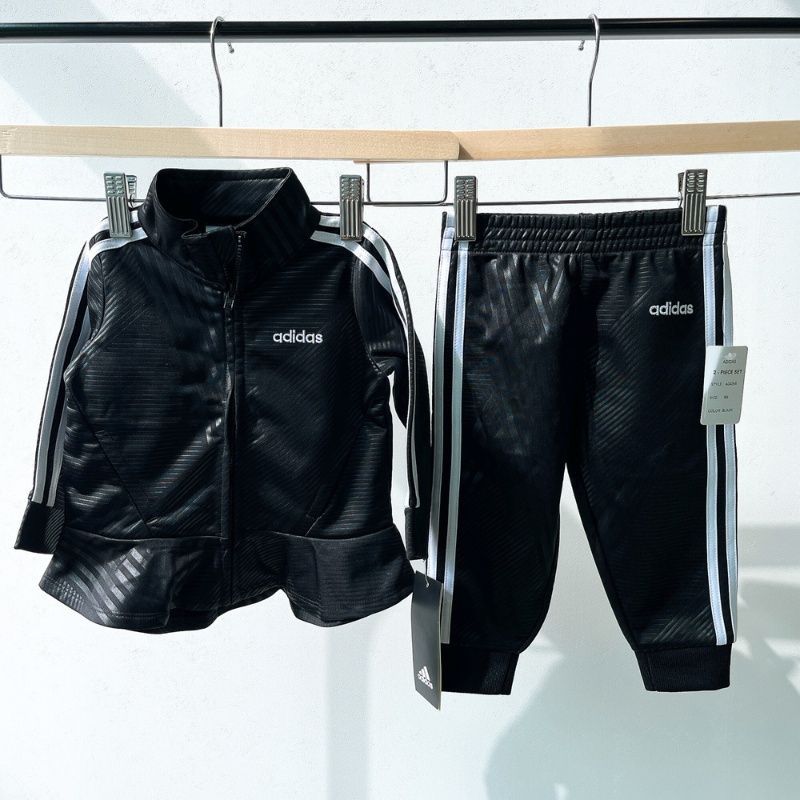 正規店 品 adidas baby セットアップジャージ 裾フリルがキュート adidas | アディダス ブラック 75cm