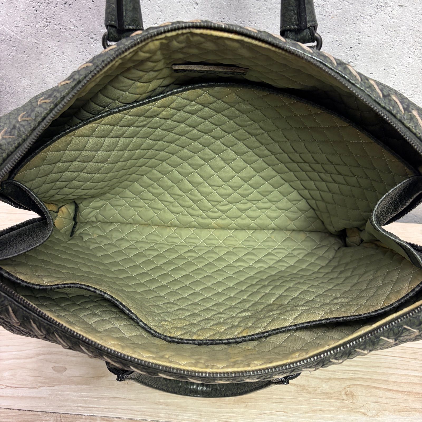 ✨BOTTEGA VENETA ダークグリーン レザーバッグ✨ 198 - メルカリ
