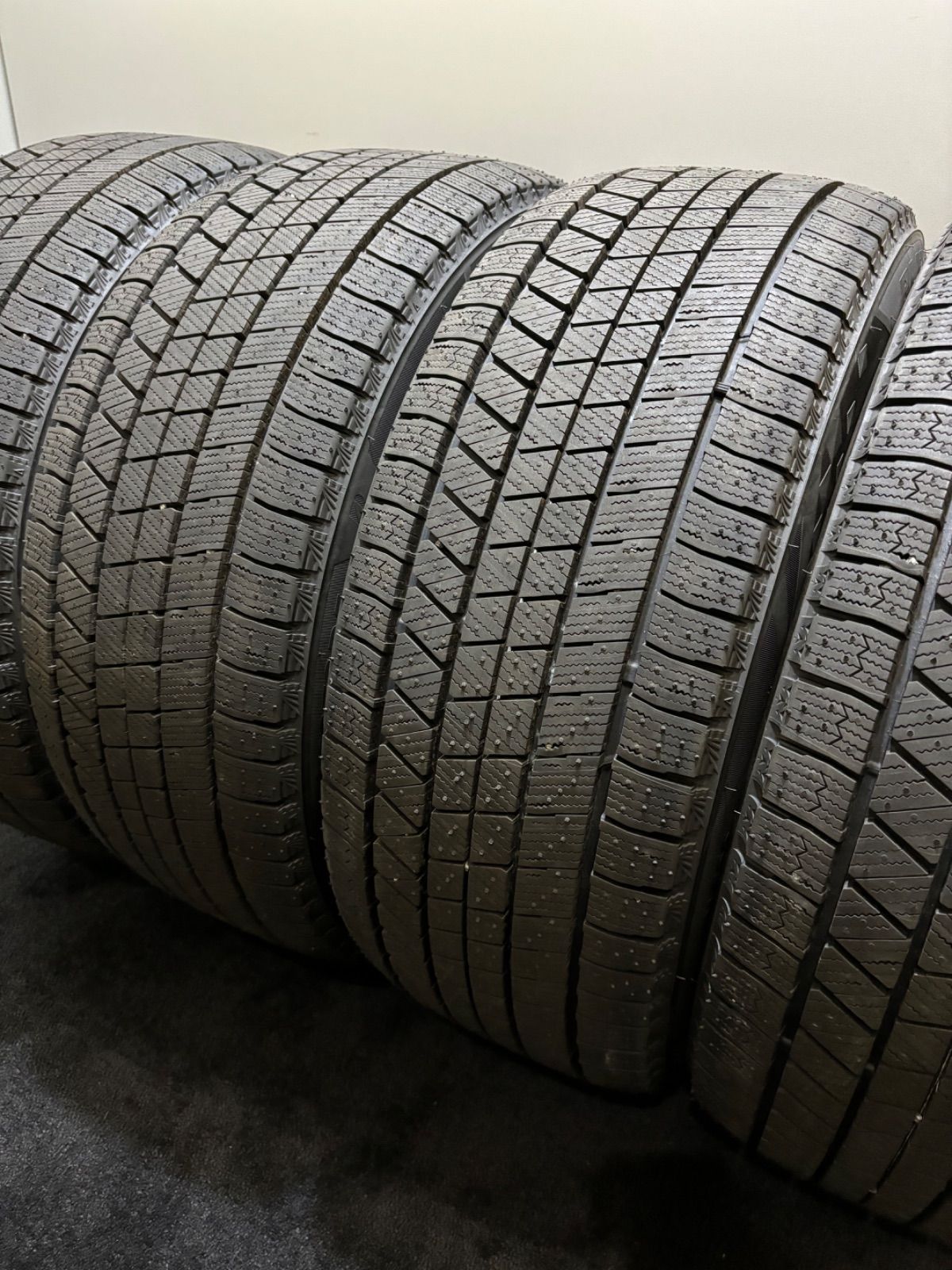 イボ付き 245/45R18 BRIDGESTONE/VRX3 23年製 スタッドレス 4本 ブリヂストン ブリザック 5シリーズ Eクラス A4 A6 (4-H33)