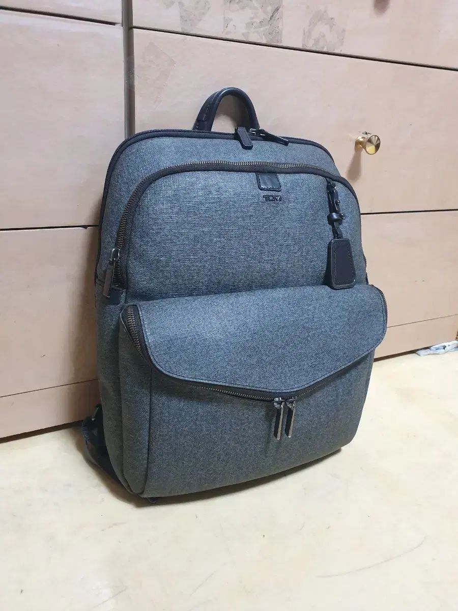 Tumi(トゥミ) 正規品 キム・ヘス リュック リュックサック シンクレア ハーロウ ほぼ新品 - メルカリ