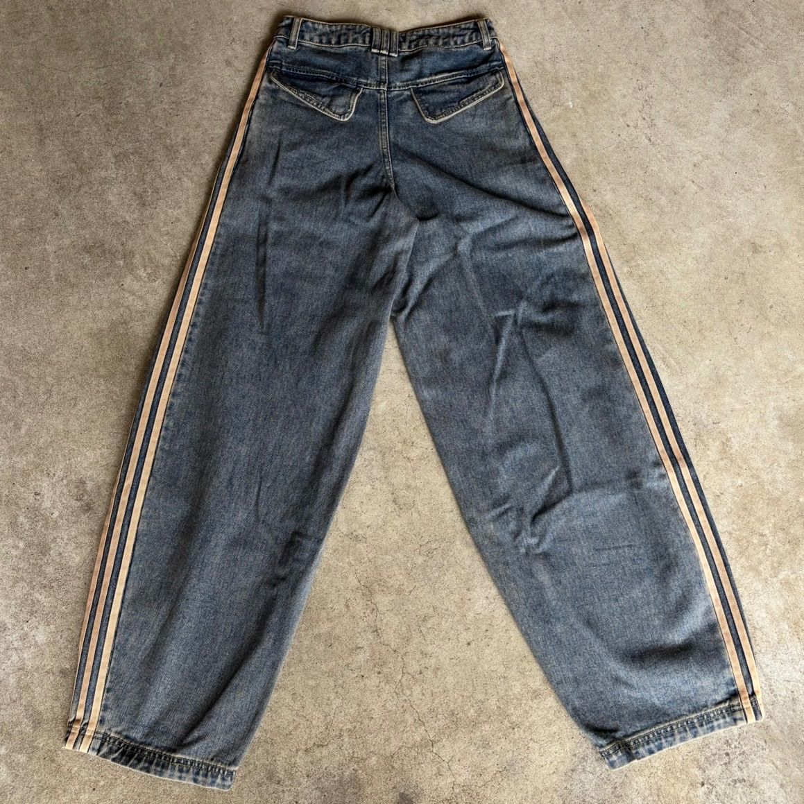 新品30⭐️adidasプレミアムエッセンシャルズ デニムパンツ インディゴブルー 新品30⭐️adidasプレミアムエッセンシャルズ デニムパンツ
