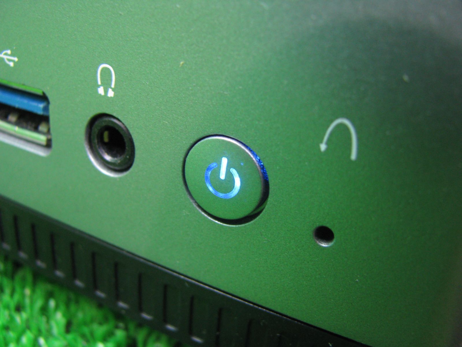 NECミニPC MC-4\八世代i5 8500T\SSD 256GB\8G\ NECミニPC MC-4\八世代i5 8500T\SSD 256GB\8G