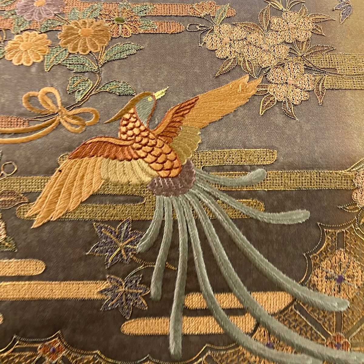 袋帯 美品 秀品 尾長鳥 草花 金糸 刺繍 焦茶色 お太鼓柄 正絹