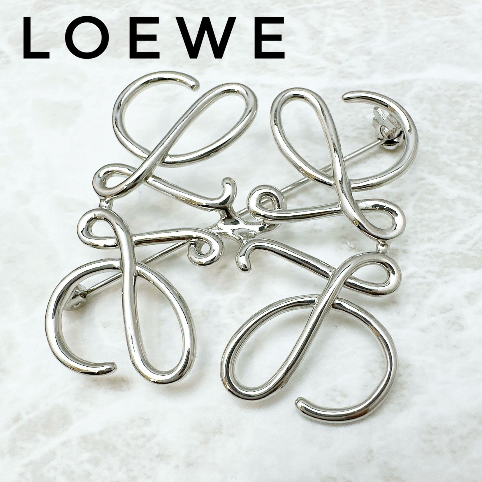 美品🌟LOEWE アナグラム シルバー ブローチ U - メルカリ