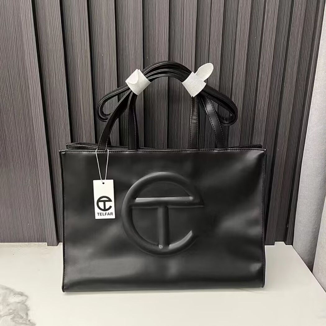 日本全国送料無料商品人気ランキング 新品Telfar テルファー ショルダーバッグ ブラック Mサイズ バッグ