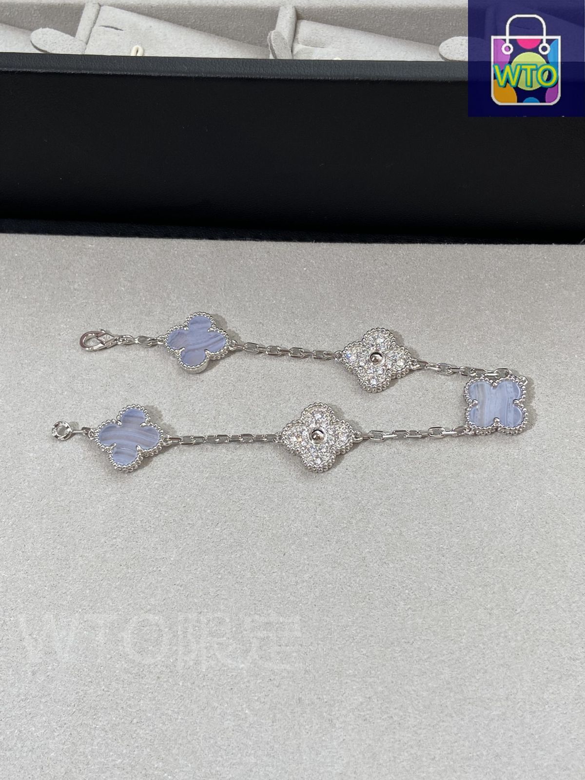 Van Cleef & Arpels 四つ葉ブレスレット カルセドニー Van Cleef & Arpels] ヴァンクリーフ＆アーペル 四つ葉の