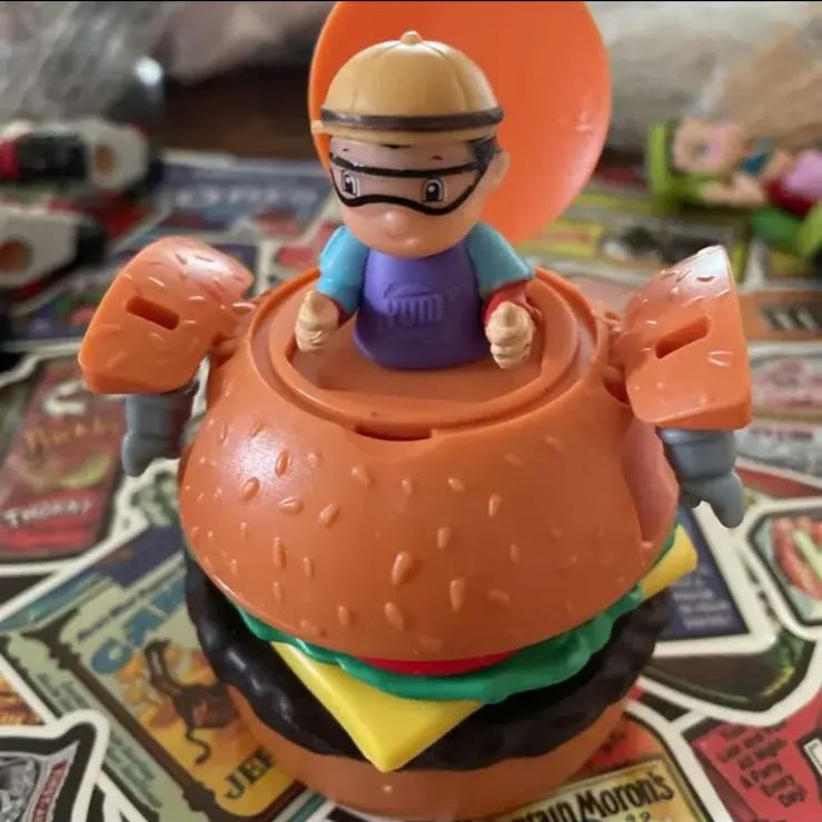ジョリビー(Jollibee) キッズミールフィギュア テーマパーク うとい