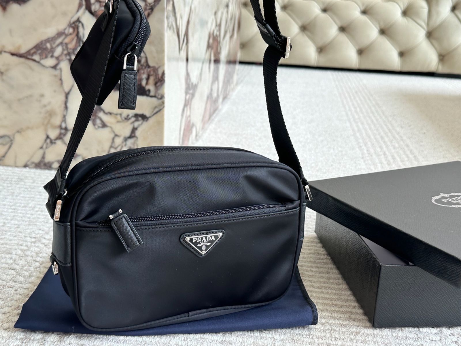 PRADA カメラバッグ非常識な値段交渉は即削除します Prada プラダ Re-nylon カメラバッグ | ブラック | FARFETCH JP