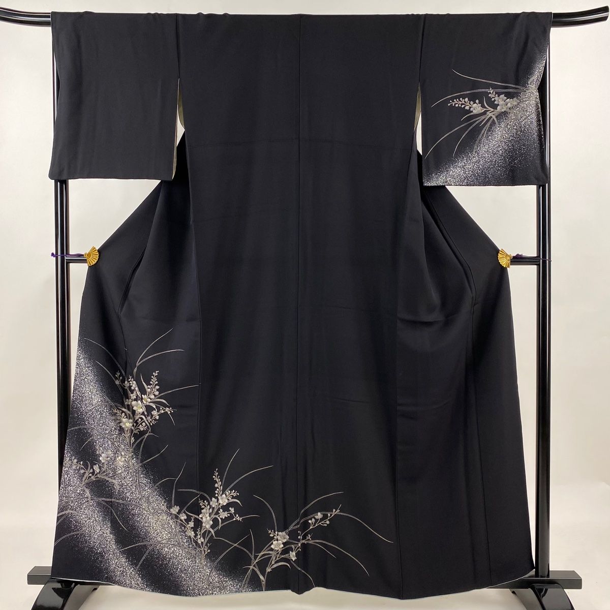 バイセル 着物 名品 付下げ 黒 草花 幾何学 金彩 正絹 単衣（6月/9月） 162cm Mサイズ ☆☆☆☆ 付下げ 身丈166.5cm 裄丈68.5cm L 袷 草花 流水 金彩 絞り 灰色