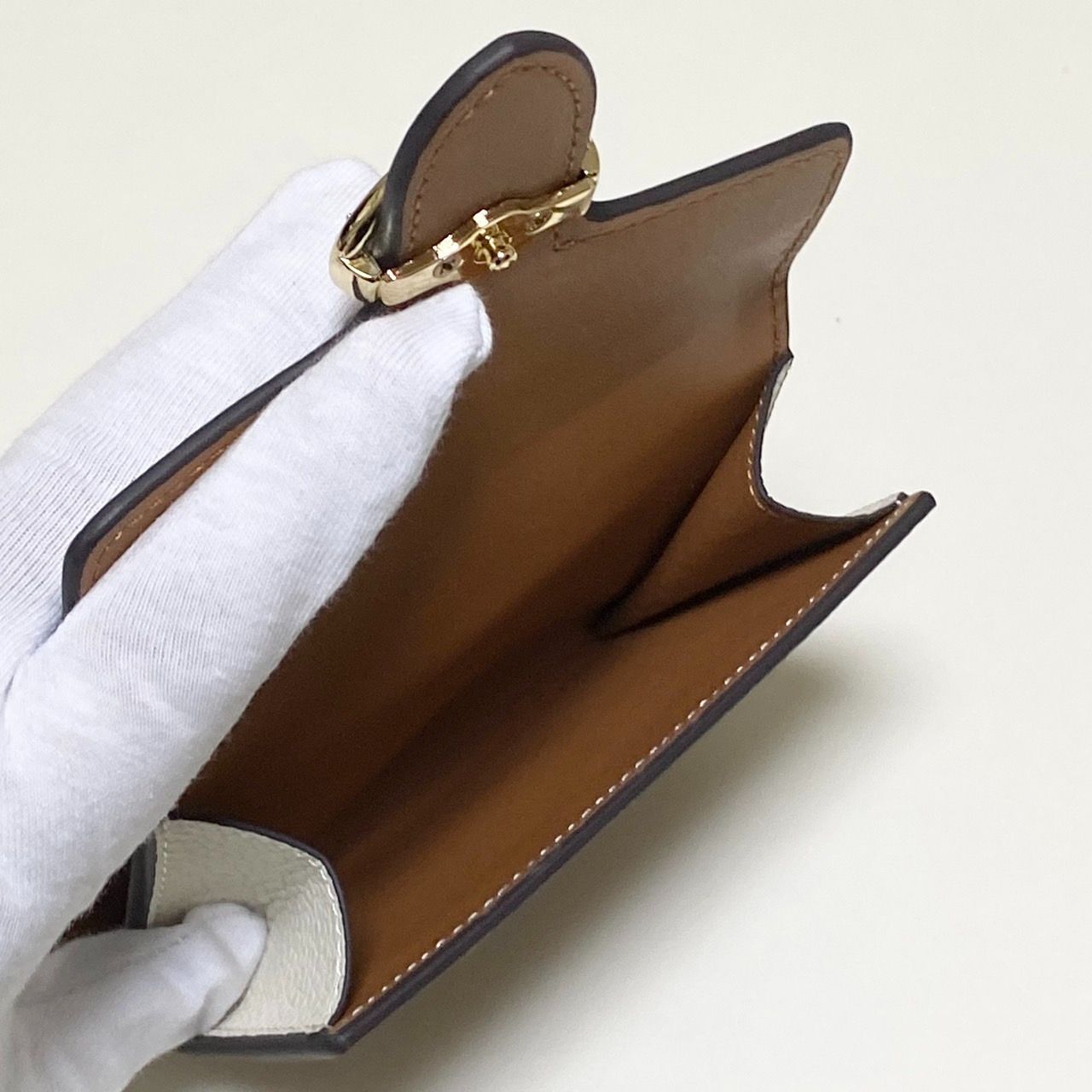 新品 COACH 二つ折り財布 スモールウォレット 7250 カーキ チョーク-