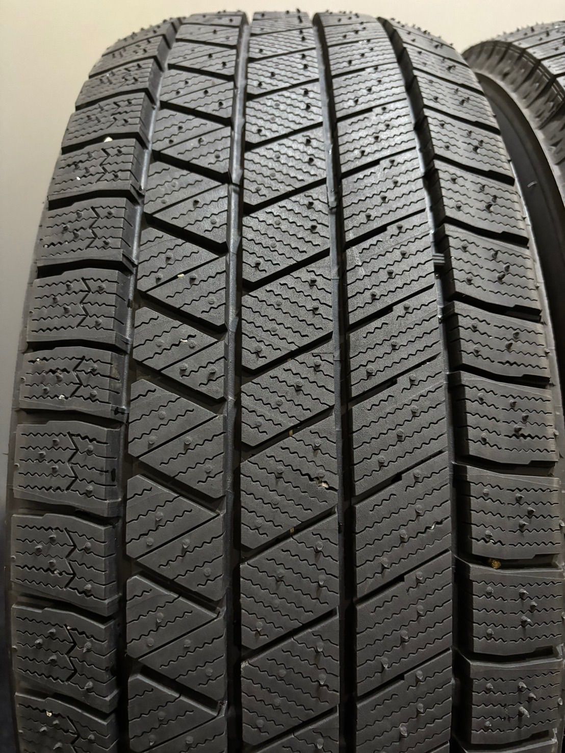 225|60R17 BRIDGESTONE|VRX3
