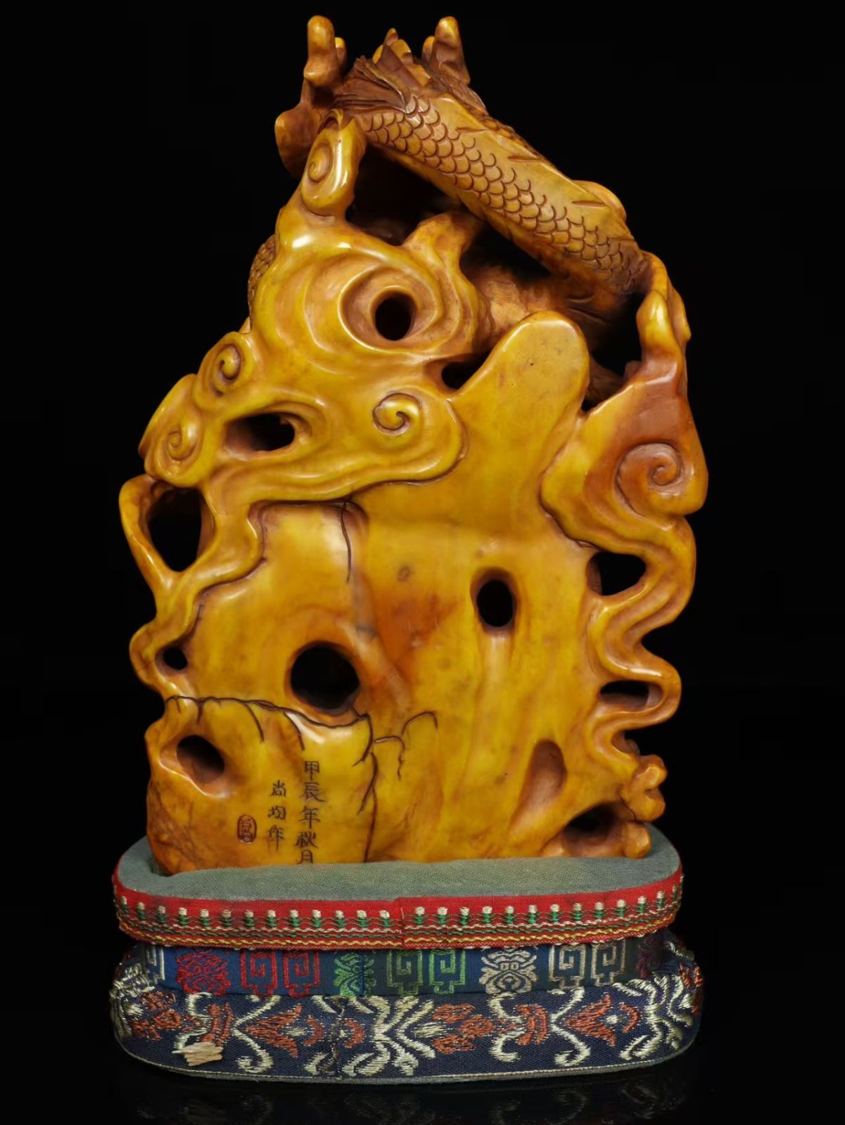 中国古美術.旧蔵.甲辰年秋月.尚均作.珍品寿山田黄石彫刻人物置物