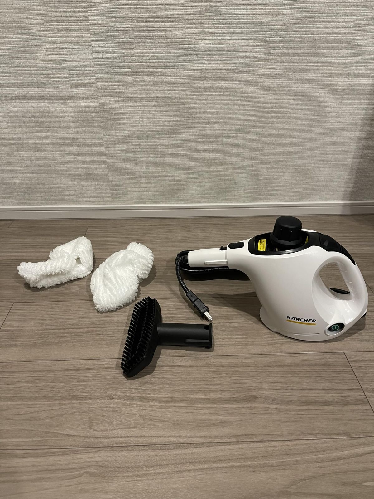 ケルヒャー Karcher スチームクリーナー SC MINI 毎日のちょっと使いに最適なコンパクトモデル ハンディ 軽量 高温で安定した蒸気のボイラー式加熱 しつこい汚れを浮かす 水だけ除菌消臭 油汚れ カーペット さらさらフローリング 水垢 キッチン