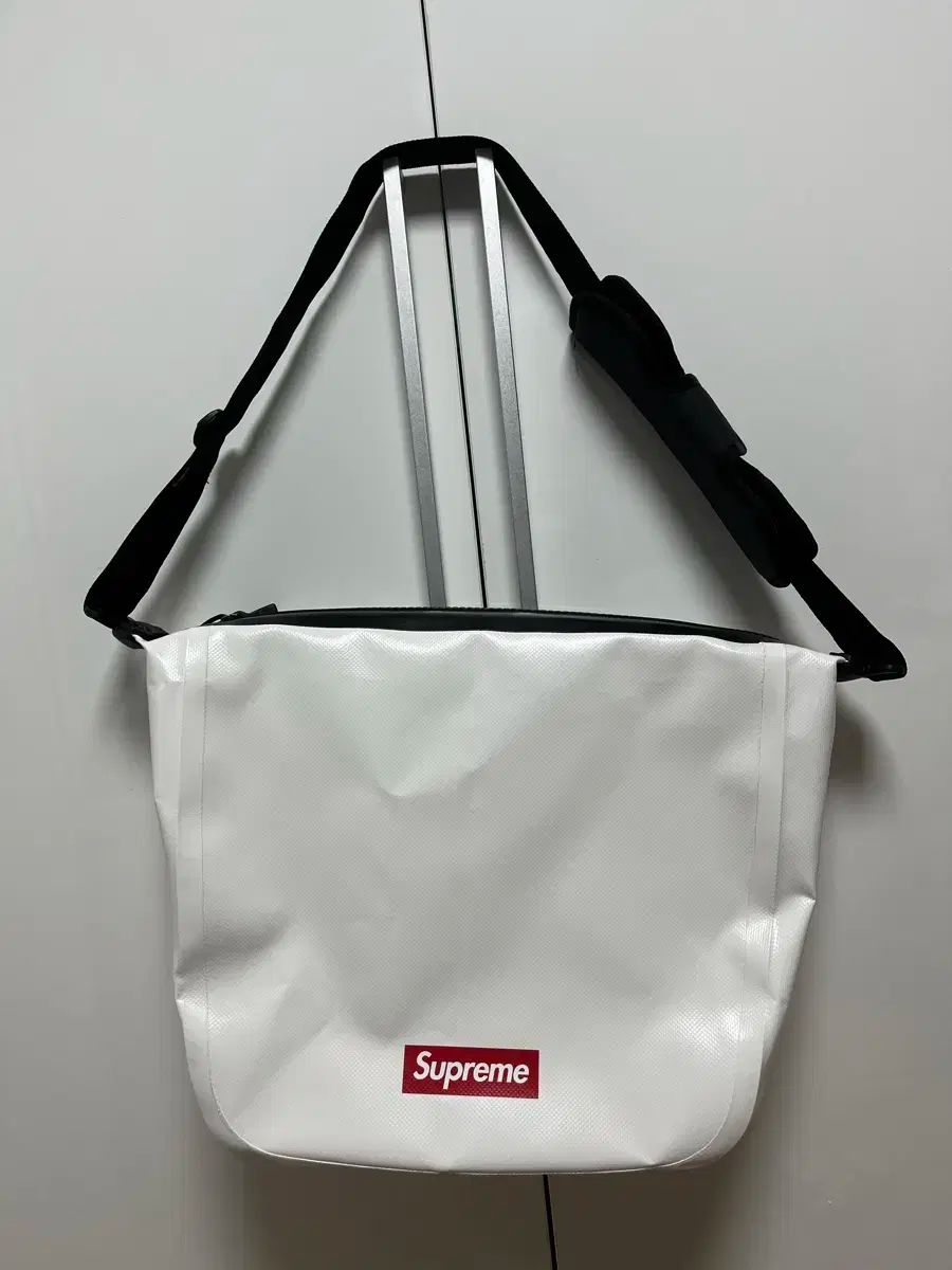 Supreme シュプリーム x またはトリップ スモール メッセンジャーバッグ ホワイト