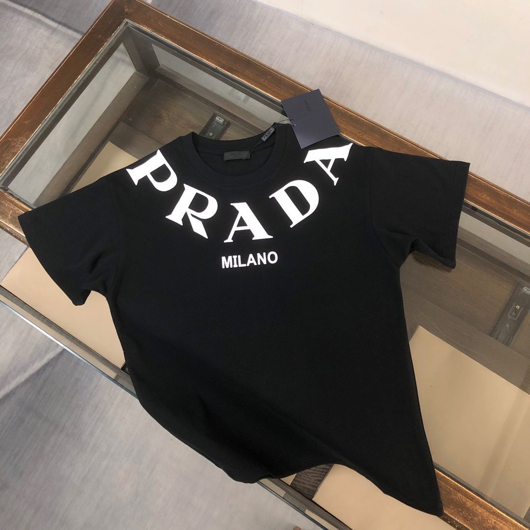 新品 PRADA プラダ 24SS新作 襟の文字ロゴ 半袖Tシャツ ブラック 男女兼用