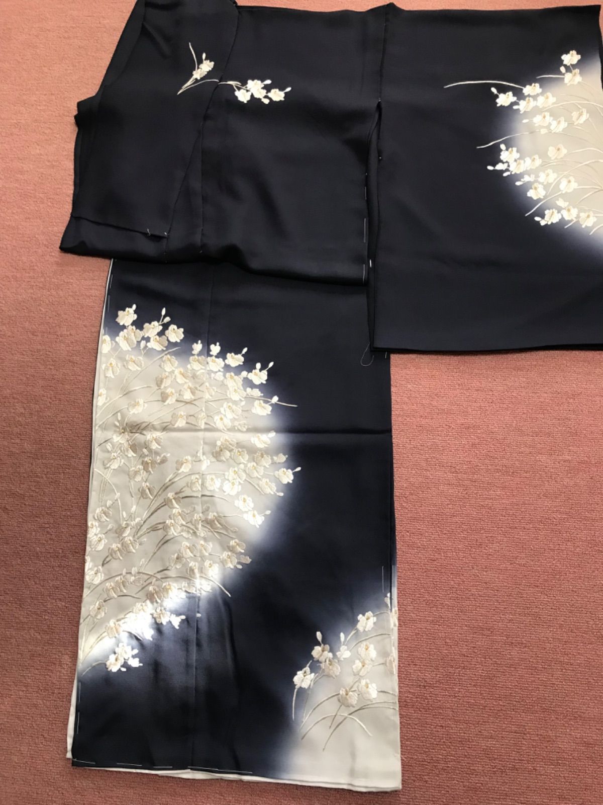 No.46総刺繍訪問着[蘇州刺繍］紺地胡蝶蘭　　未使用　未仕立て No.46総刺繍訪問着[蘇州刺繍］紺地胡蝶蘭未使用未仕立て