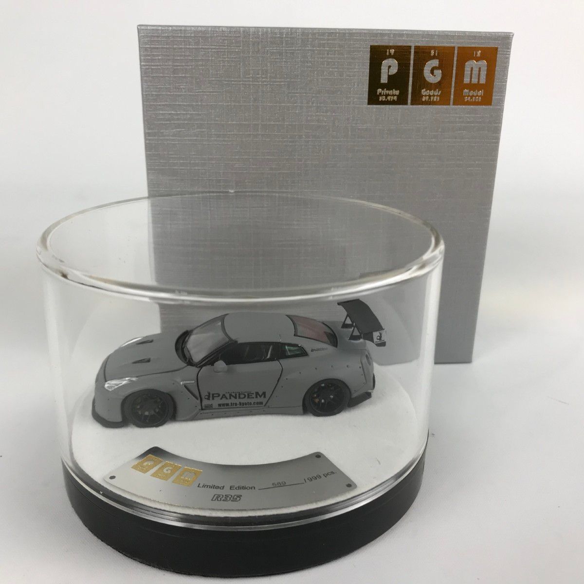 PGM 1|64 日産 R35 ロケットバニー フル開閉モデル 丸台座 リミテッドエディション PGM-640703 グレー