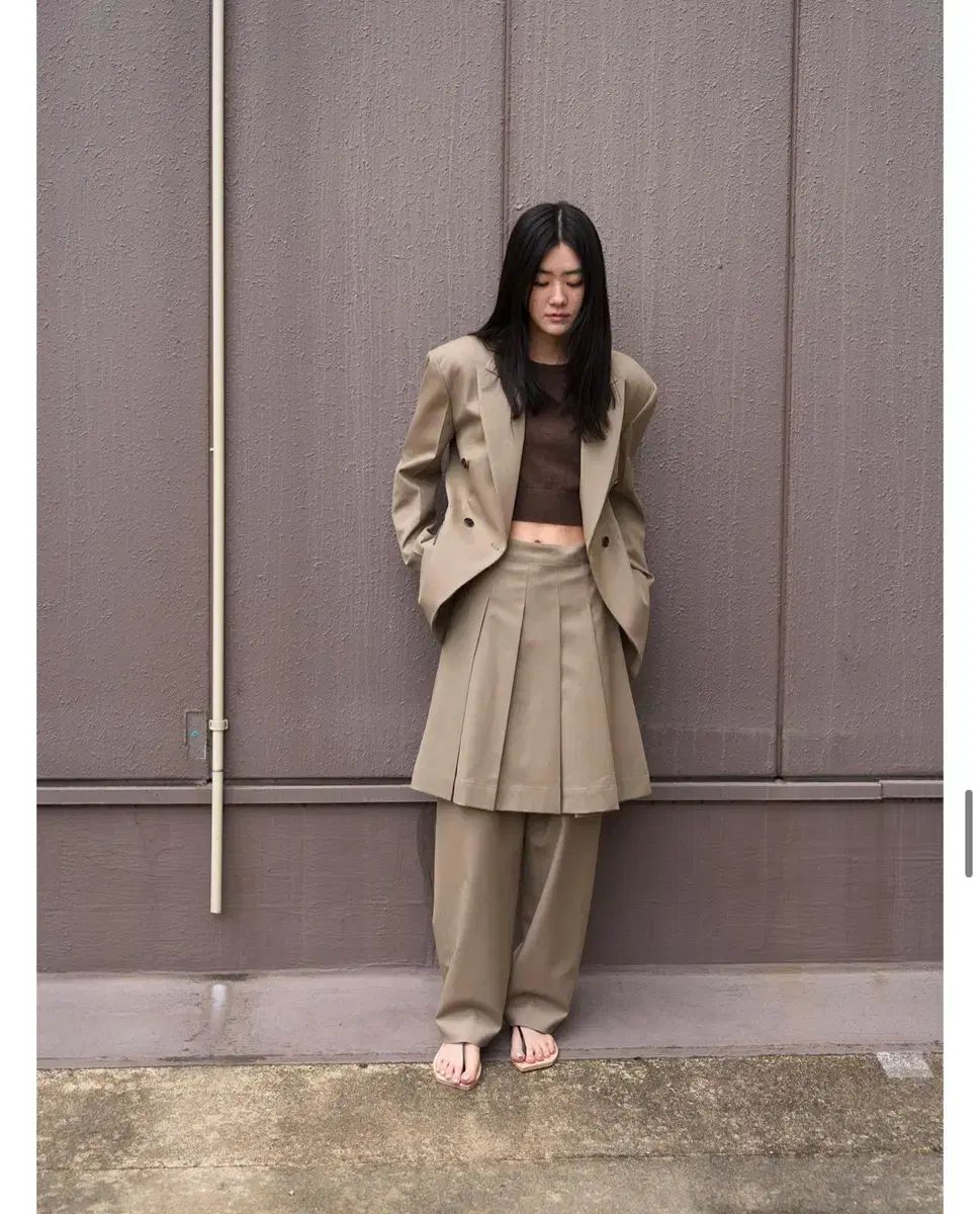 アク ア トブヘ city pleated skirt ラテ