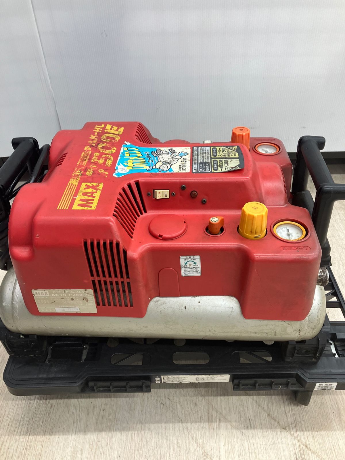 （動作品！）MAX / マックス　スーパーエア・コンプレッサ　AK-HL1270E　エアチャック44装備特別モデル　限定カラー マイスターレッド MAX スーパーエアコンプレッサー AK-HL1050E 中古 動作品