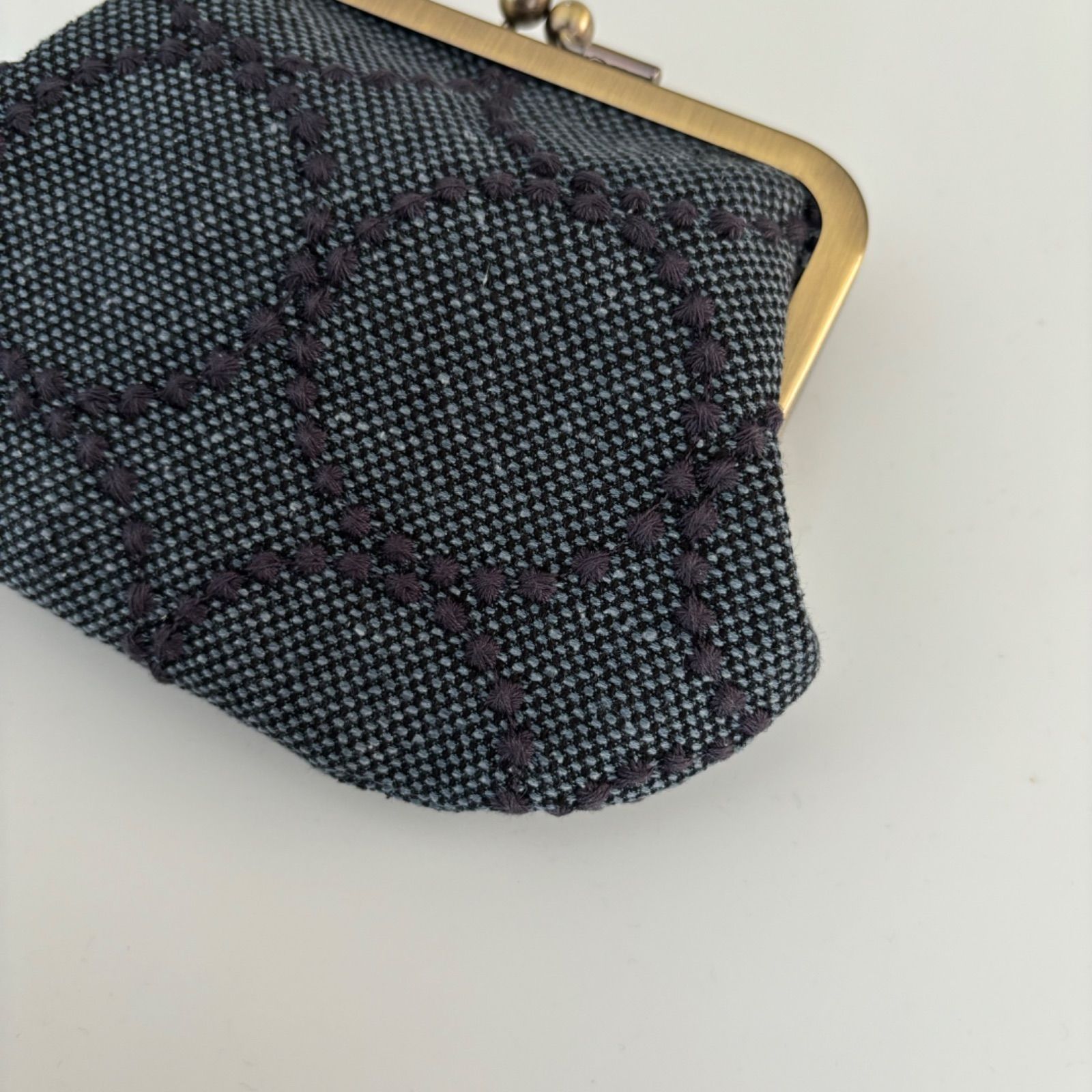 【現品】タンバリン ネイビー がま口三つ折り財布 ミナペルホネン 現品】タンバリン ネイビー がま口三つ折り財布 ミナペルホネン