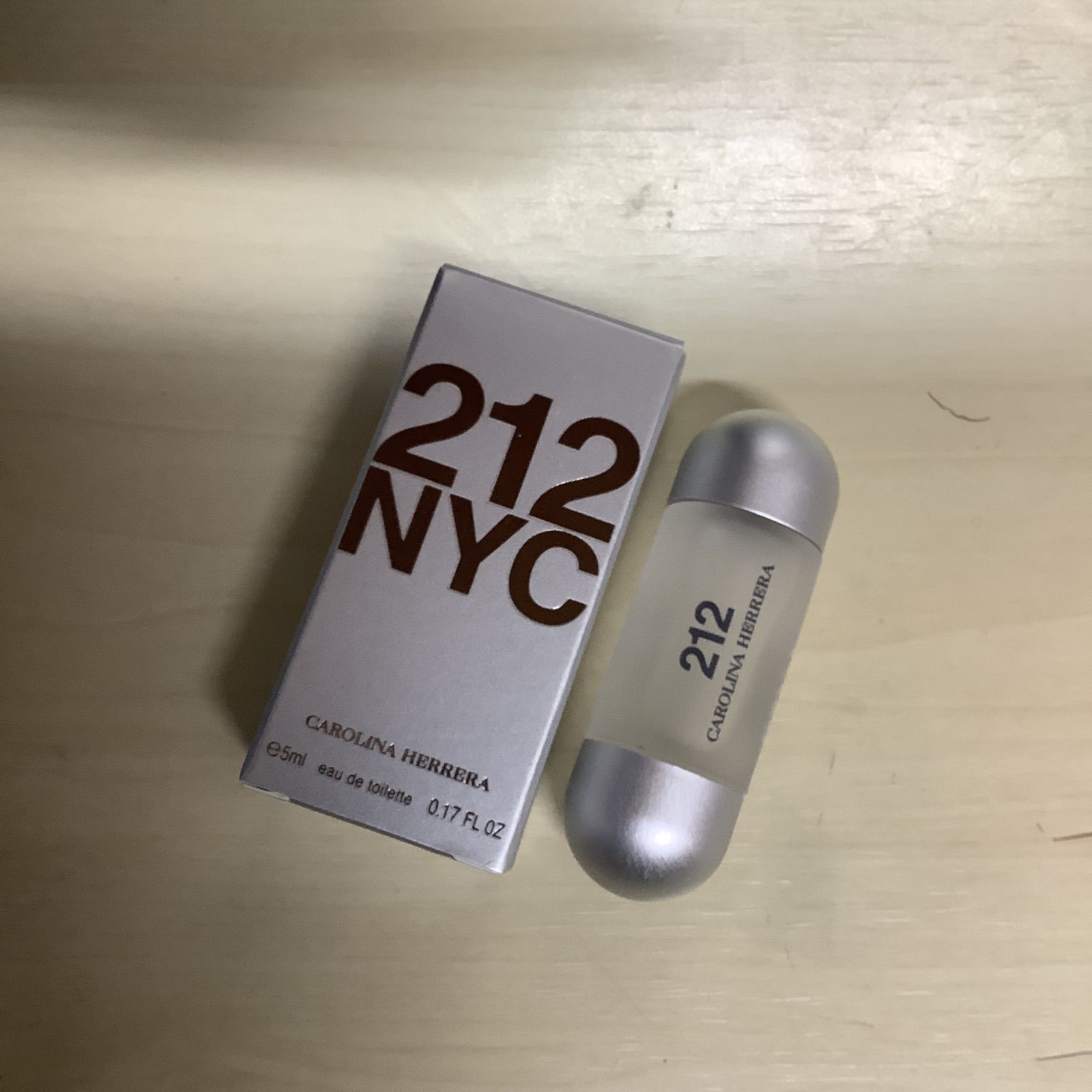 キャロライナへレラ 212 NYC オードトワレ 香水 ミニ 5ml - 香水