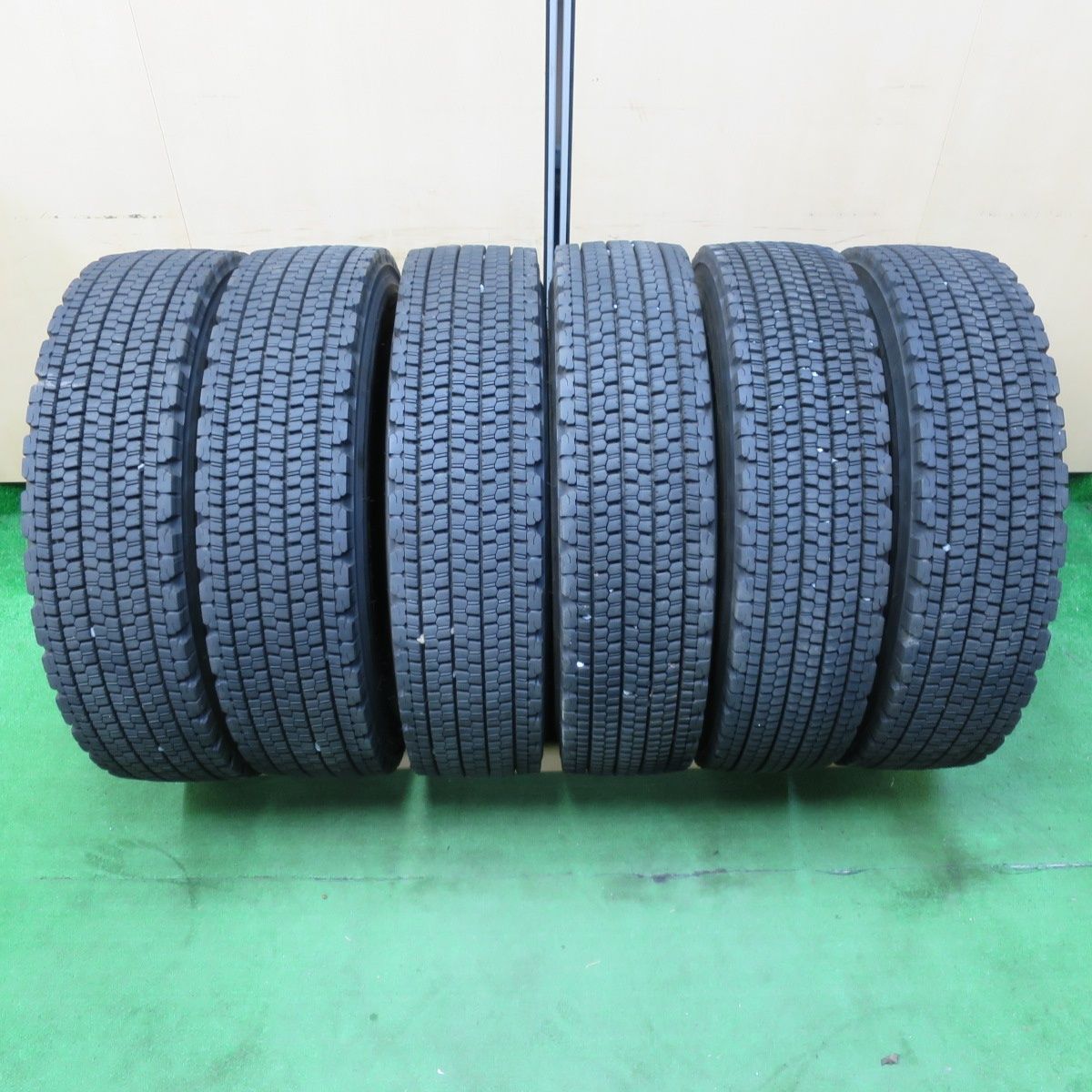 送料無料* バリ溝！22年！9分☆トラック タイヤ 225/80R17.5 123/122L スタッドレス ブリヂストン W900  17.5インチ☆4070705イスタ - メルカリ