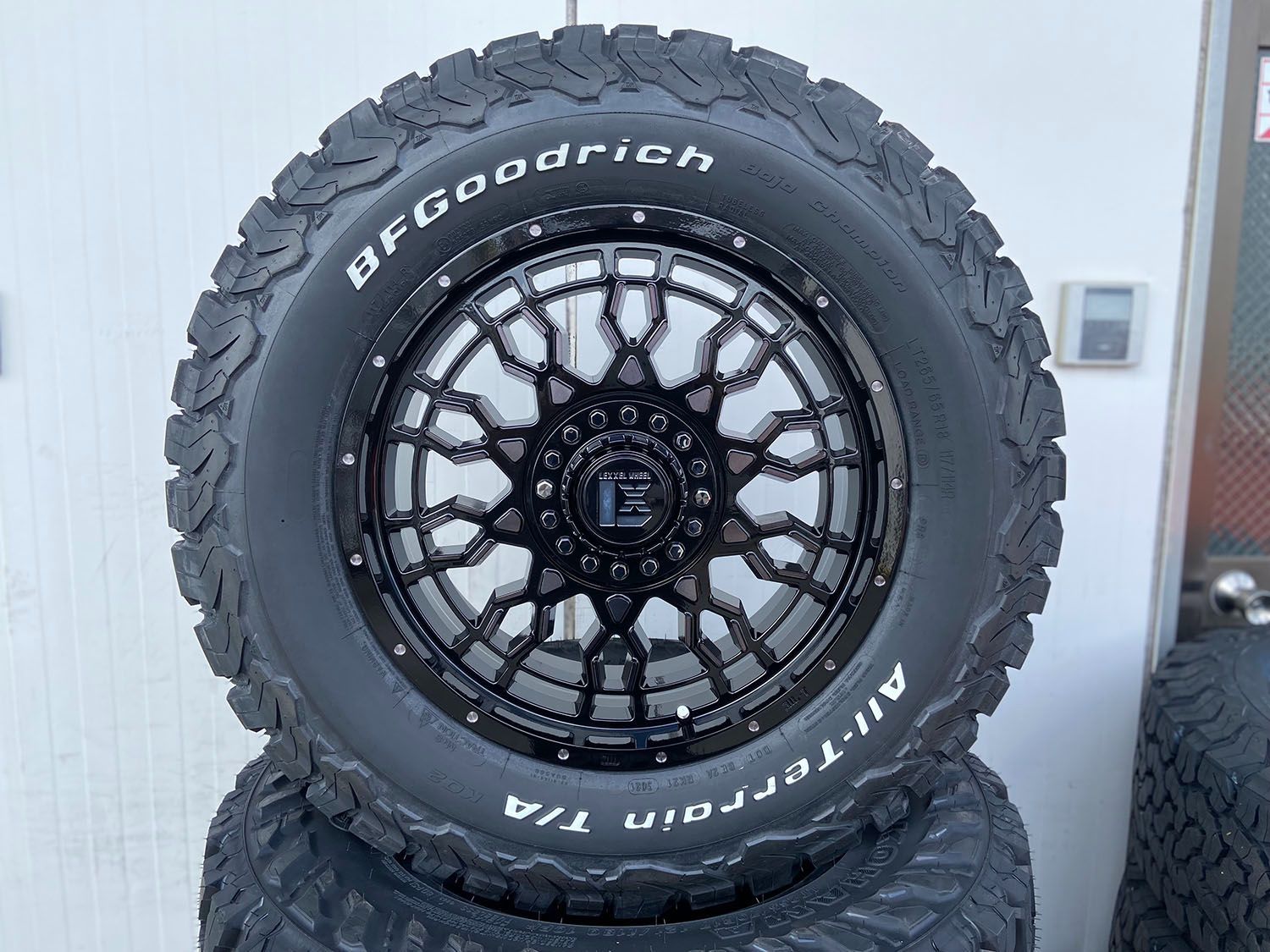 JEEP JL JK ラングラー エクスプローラー 18インチ LEXXEL PreDator