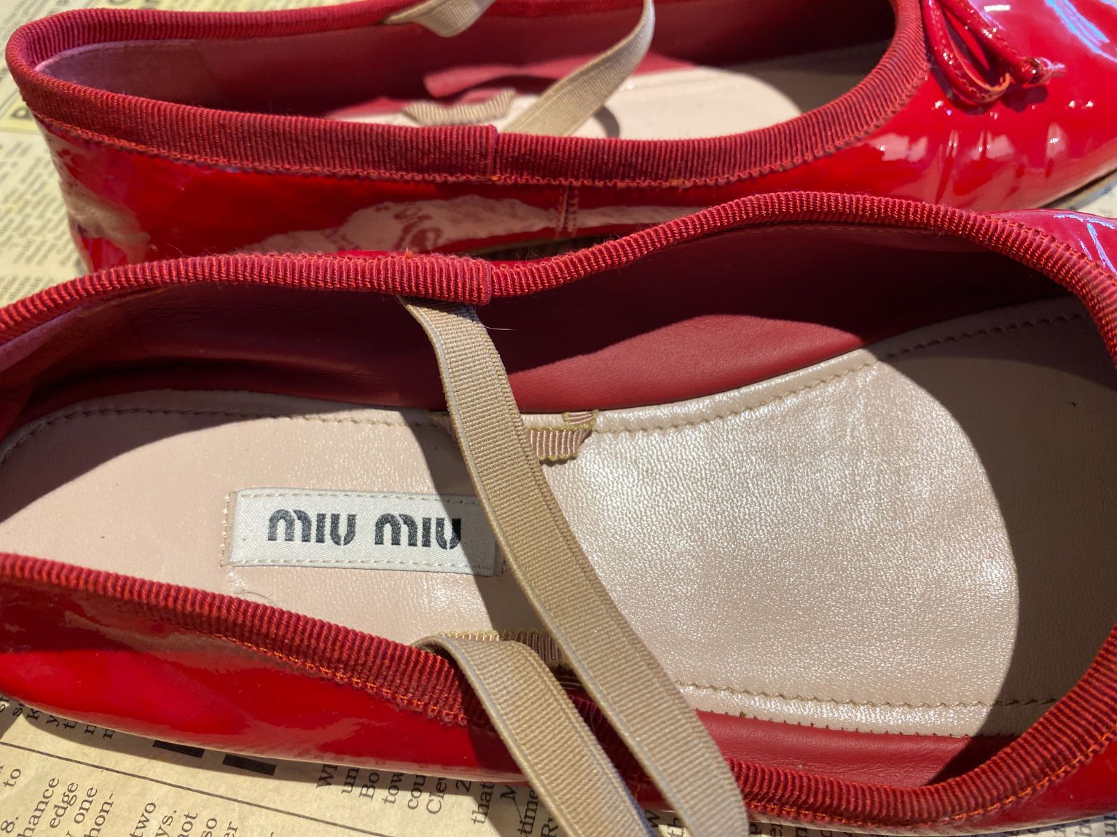 □miumiu ミュウミュウ クロスストラップ バレエシューズ レッド