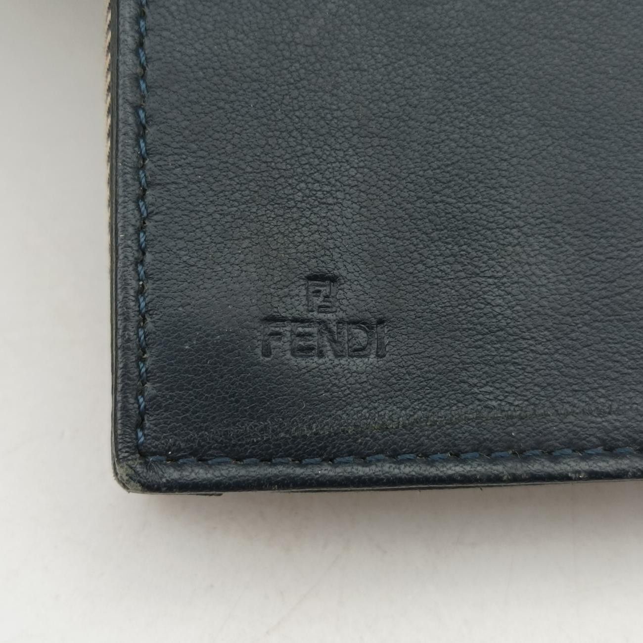 フェンディFendiエンボス ロゴ