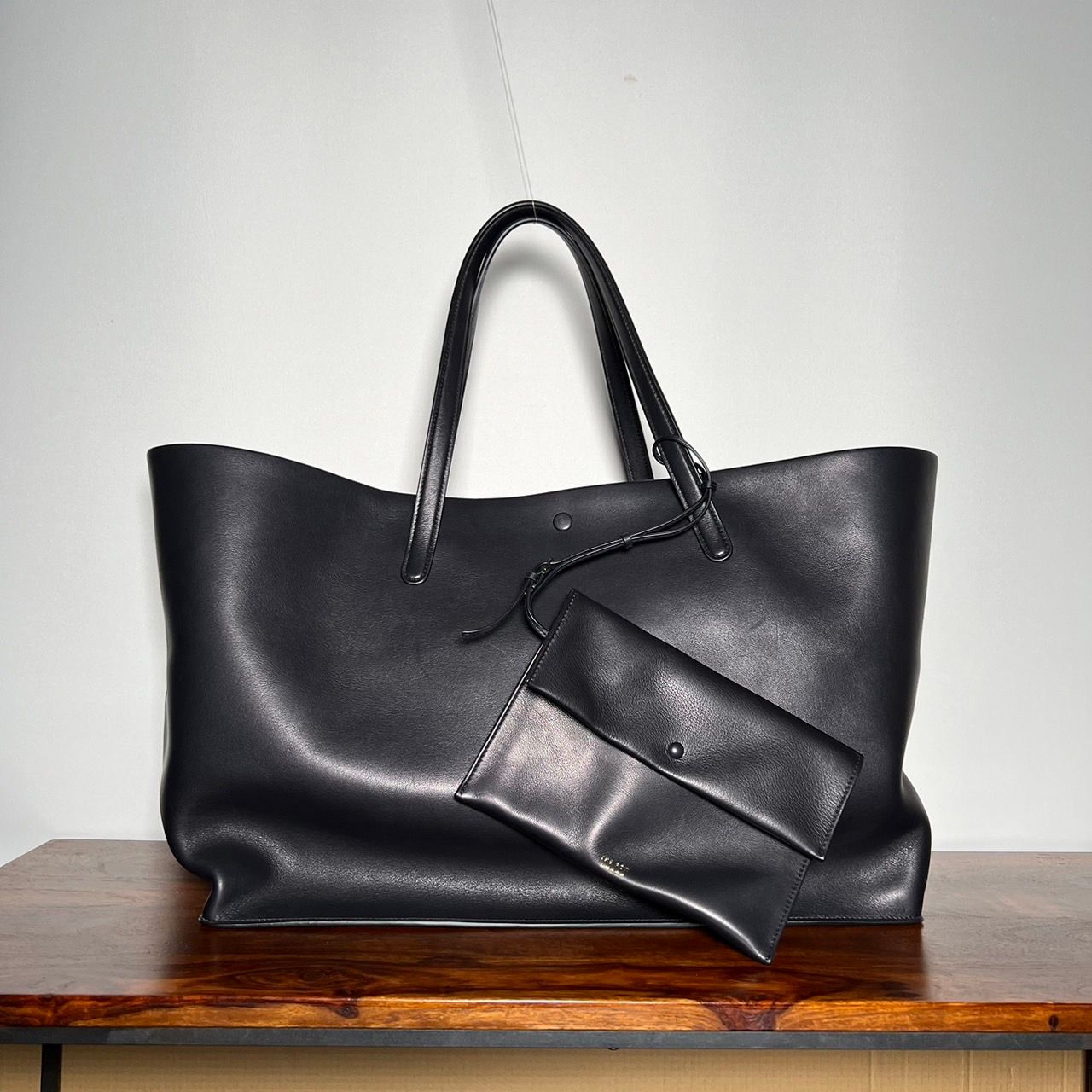 【THE ROW】 Idaho XL canvas tote bag レザー製 ユニセックス the-row-idaho-xl-model-