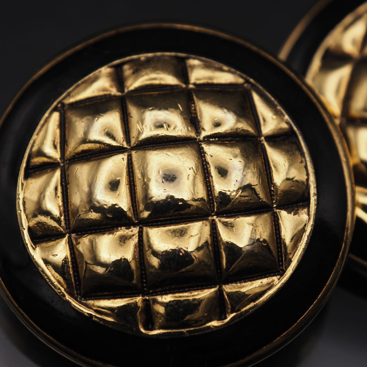 G070 CAROLEE キャロリー イヤリング ブラックエナメル ゴールド デザイン FORTGASGNV_COM_BR